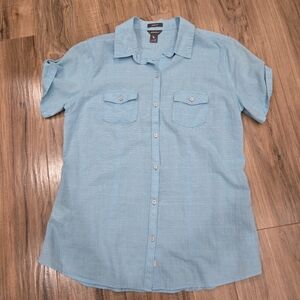 Eddie Bauer Shaped Fit Aqua Blue Short Sleeve With Tab Blouse Size M